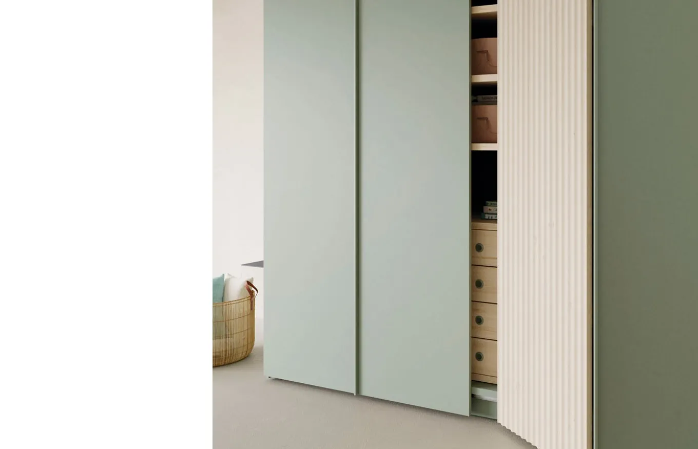 Armario a medida de puertas plegables con frente Ona de Lagrama