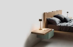 Composición de dormitorio con cabecero suspendido Urban Ranch de Devina Nais