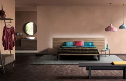 Composición de dormitorio con cabecero Zen suspendido de Devina Nais