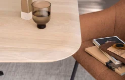 Mesa de comedor Copenhagen con pata Star de Devina Nais