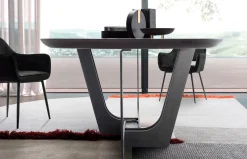 Mesa de comedor Cosmopolitan con pata Wave de Devina Nais