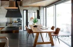 Mesa de comedor fija Castle de Devina Nais