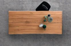 Mesa de comedor Twins con pata Wall V de Devina Nais