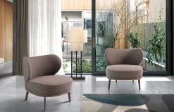 Sillón tapizado en tela y patas acero 5079 de Ángel Cerdá