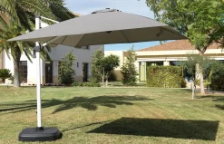 Sombrilla de exterior Ibiza en lona de poliéster gris de Arkimueble