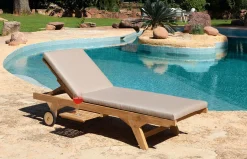 Tumbona de exterior Eco en madera de teca natural de Arkimueble