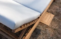 Tumbona de exterior Eco en madera de teca natural de Arkimueble